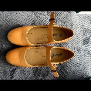 Softwalk Irish II tan pumps size 5 1/2M